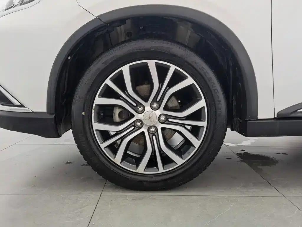 Outlander 2018 2.0L 2WD Glory Edition 5-seater — миниатюра 17