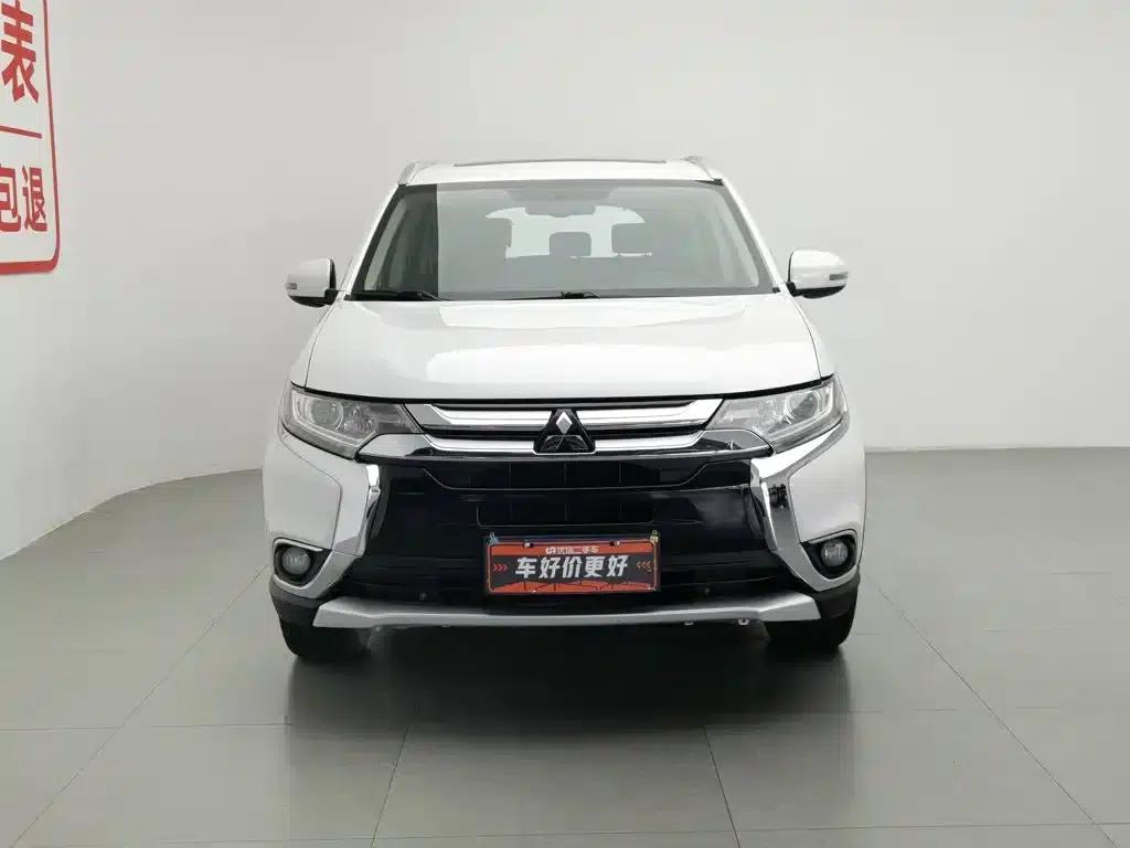 Outlander 2018 2.0L 2WD Glory Edition 5-seater — миниатюра 3