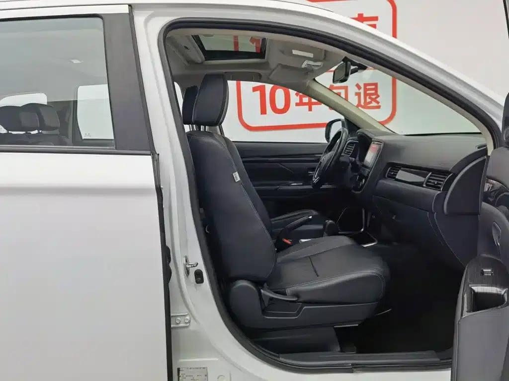 Outlander 2018 2.0L 2WD Glory Edition 5-seater — миниатюра 23