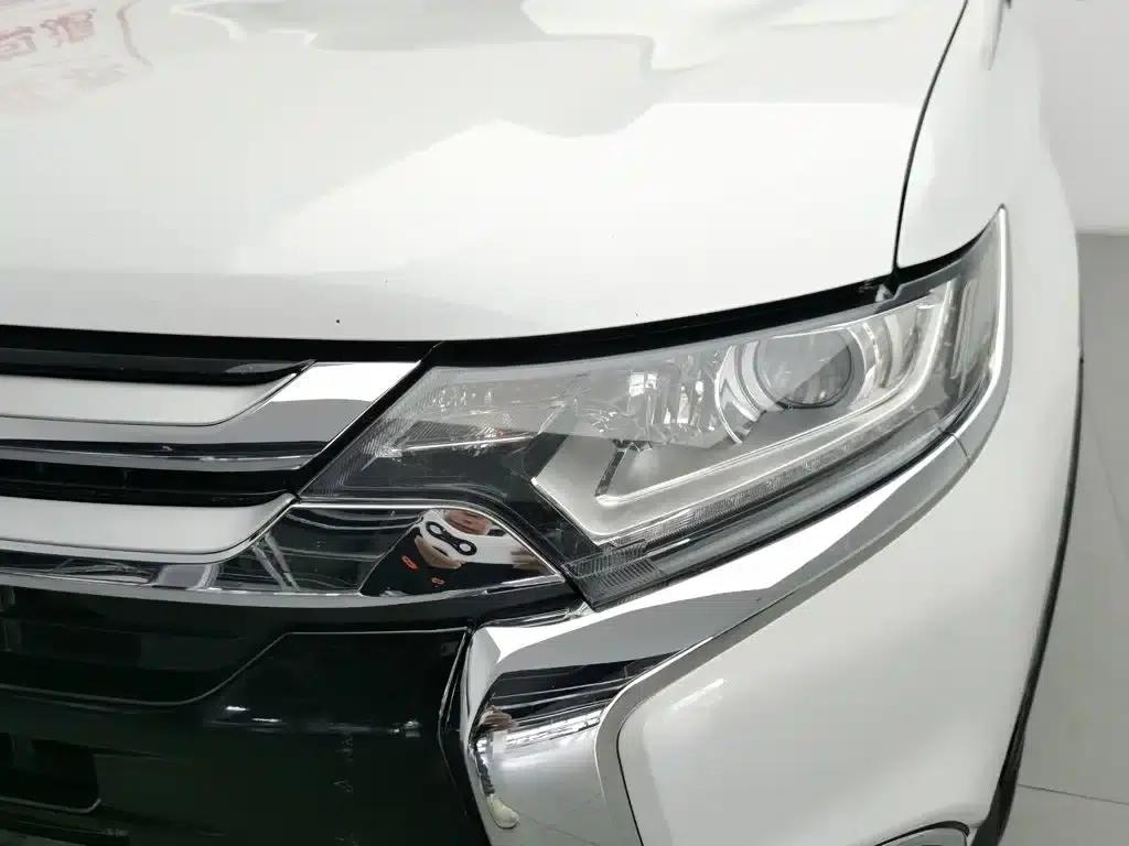 Outlander 2018 2.0L 2WD Glory Edition 5-seater — миниатюра 7
