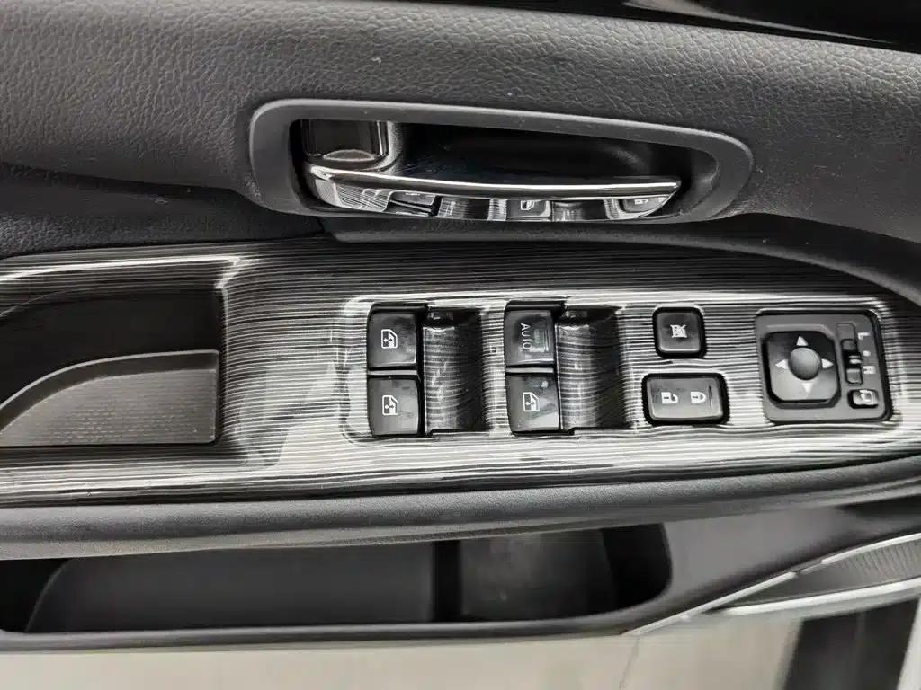 Outlander 2018 2.0L 2WD Glory Edition 5-seater — миниатюра 9