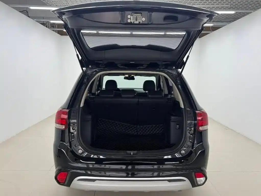 Outlander 2021 2.0L 2WD Enjoy Edition 5-seater — миниатюра 8
