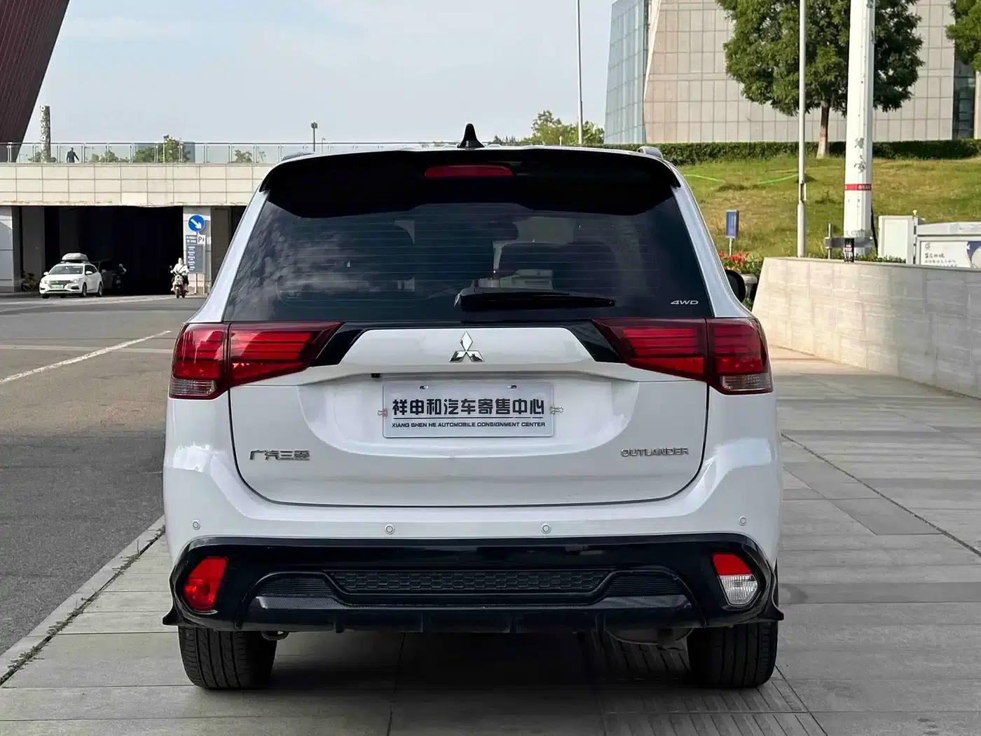 Outlander 2021 2.4L AWD Dynamic Edition 5-seater — миниатюра 11