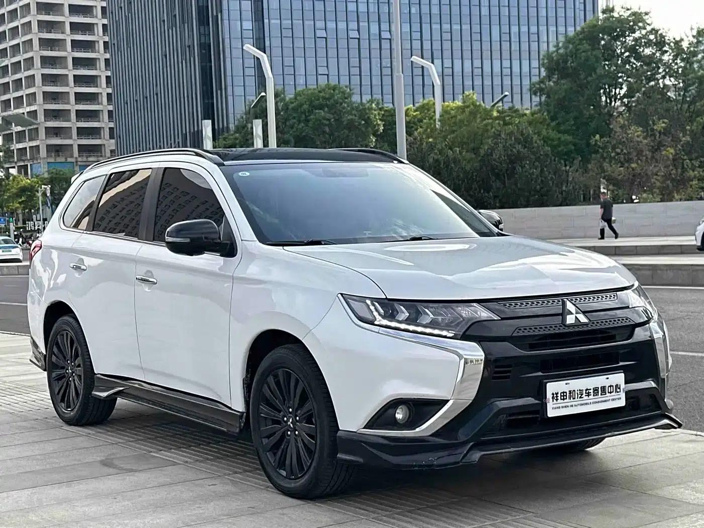 Outlander 2021 2.4L AWD Dynamic Edition 5-seater — миниатюра 3