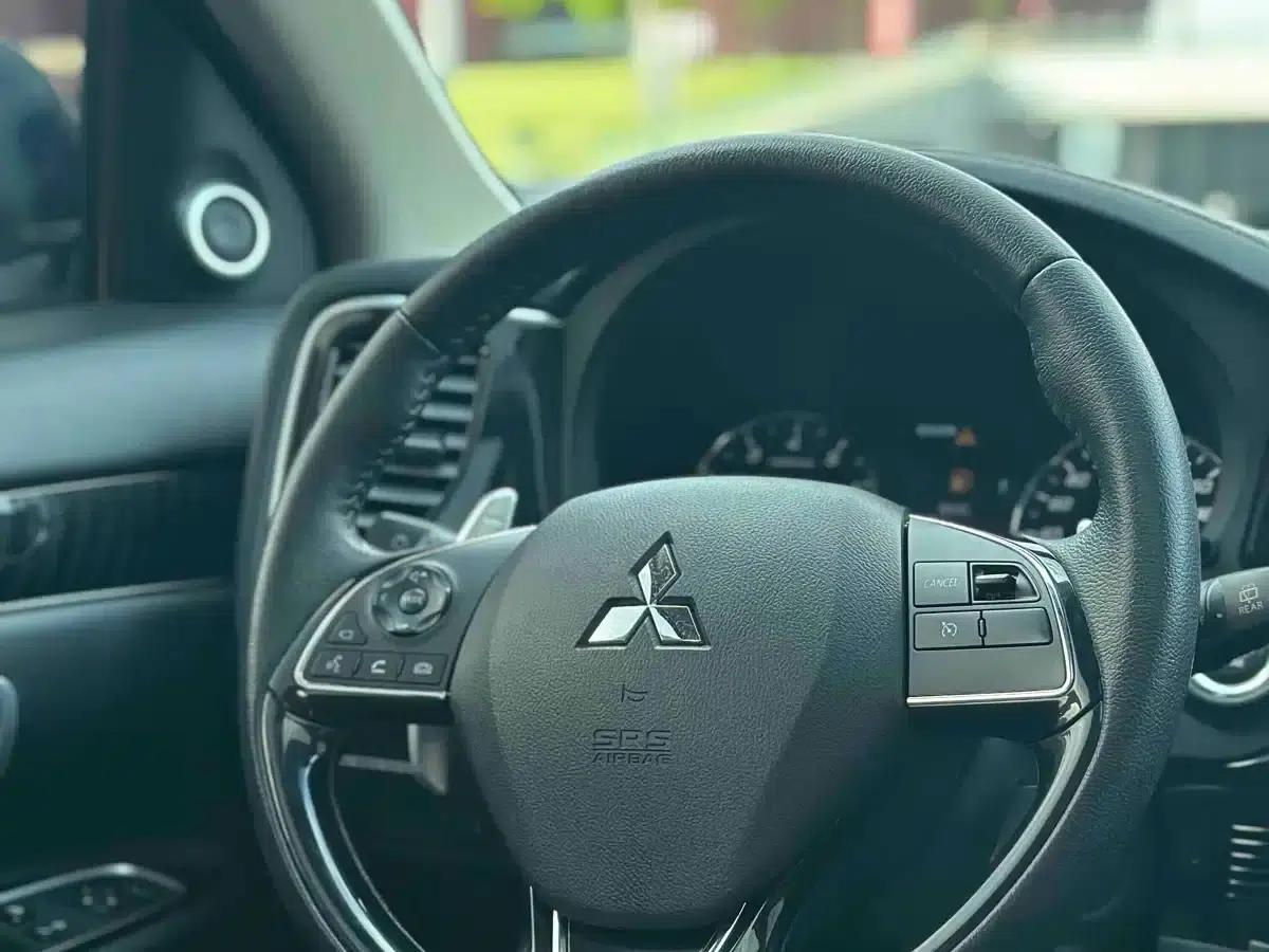 Outlander 2021 2.4L AWD Dynamic Edition 5-seater — миниатюра 8