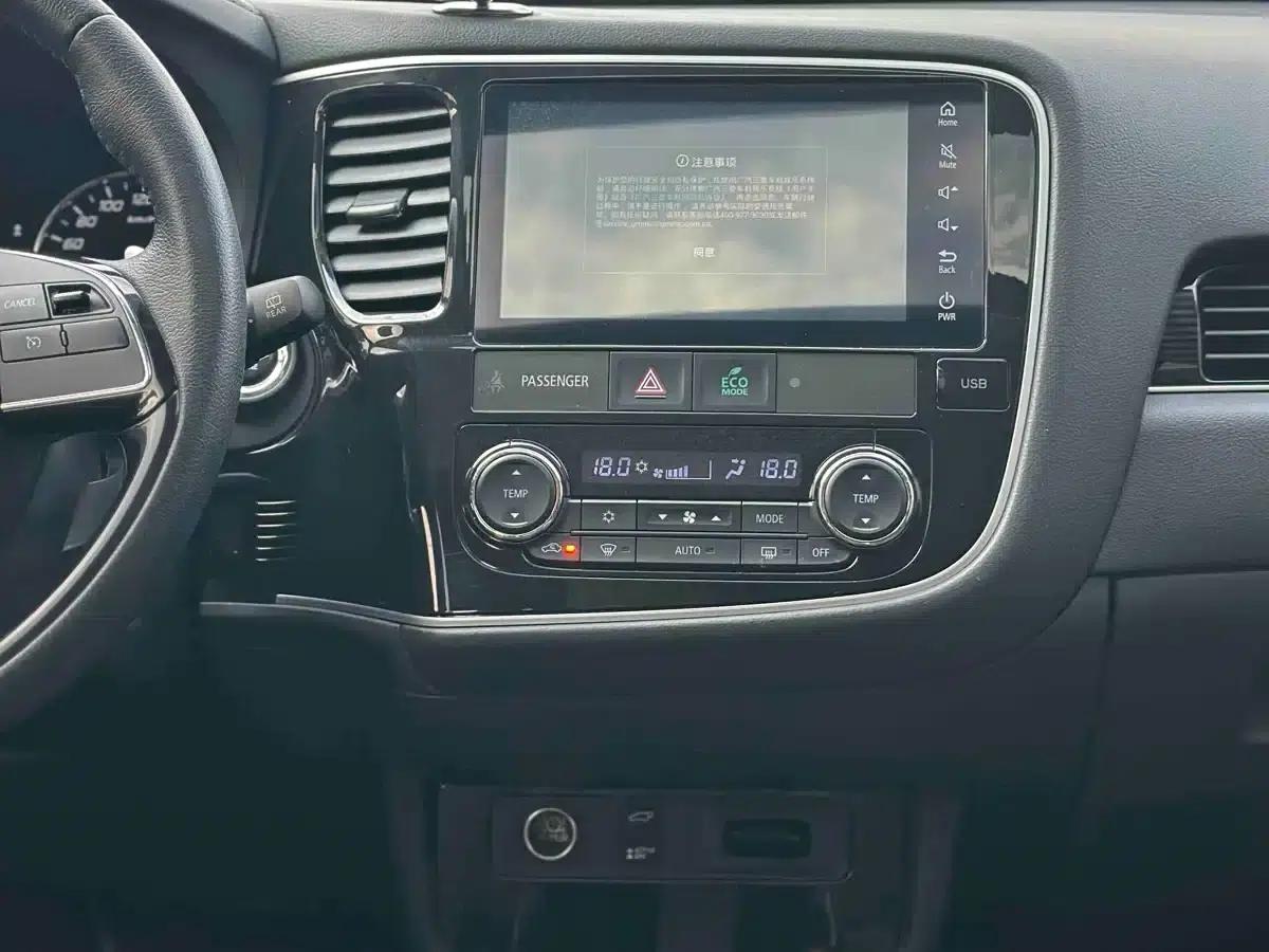 Outlander 2021 2.4L AWD Dynamic Edition 5-seater — миниатюра 9