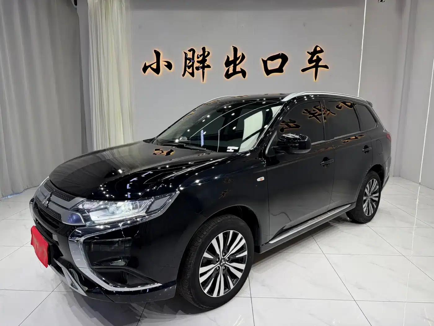 Outlander 2021 Facelift 2.0L 2WD Comfortline 5-Seater — миниатюра 1