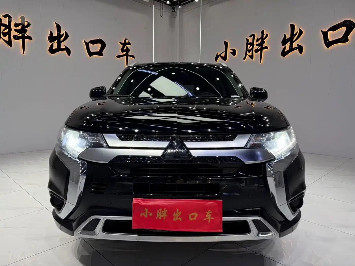 Outlander 2021 Facelift 2.0L 2WD Comfortline 5-Seater — миниатюра 2