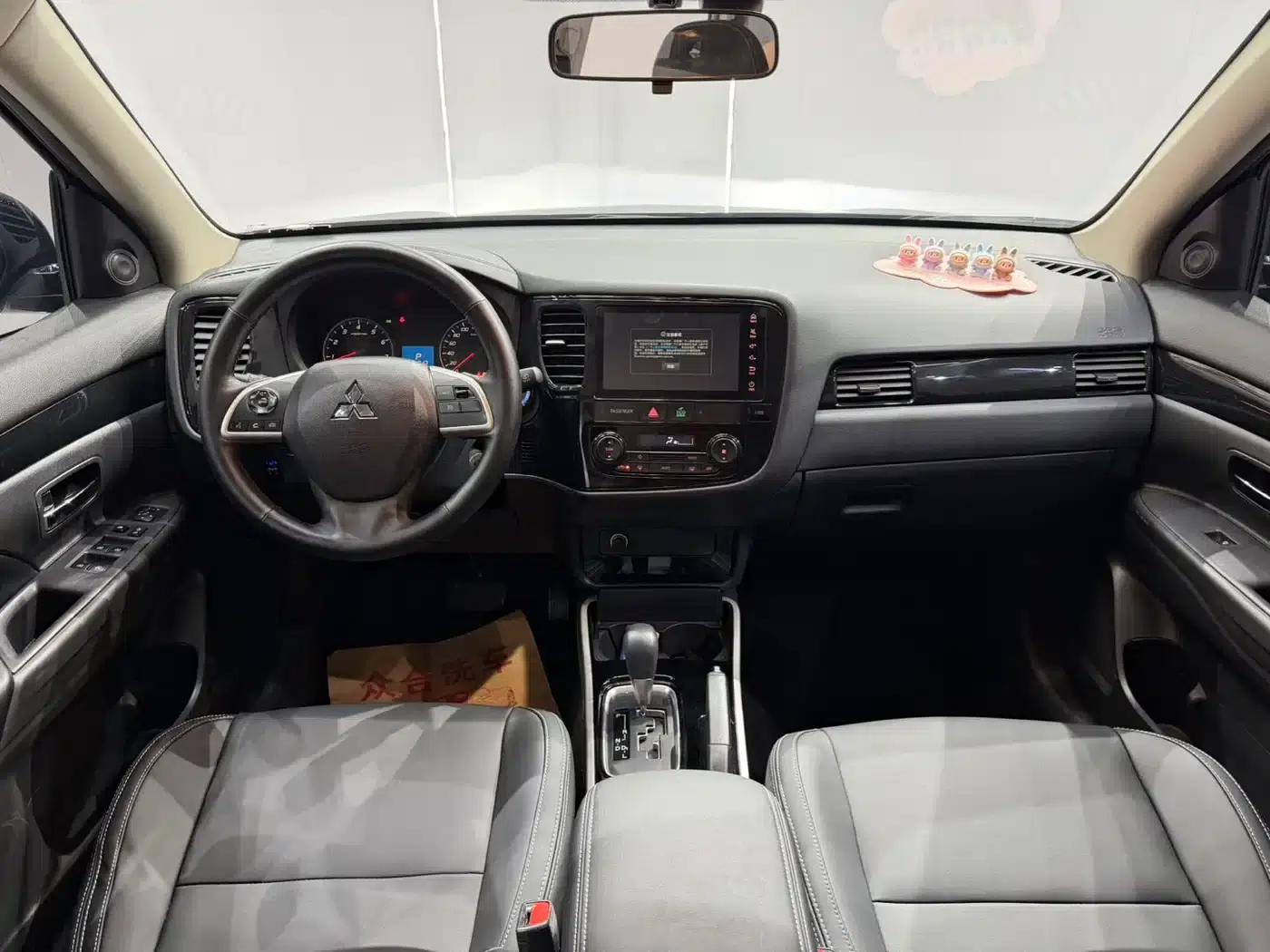 Outlander 2021 Facelift 2.0L 2WD Comfortline 5-Seater — миниатюра 13