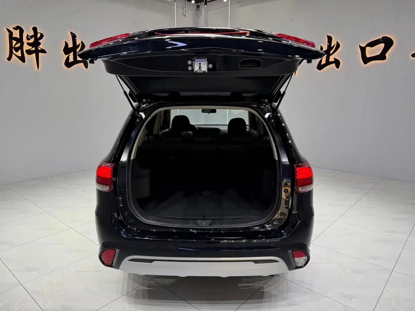 Outlander 2021 Facelift 2.0L 2WD Comfortline 5-Seater — миниатюра 15