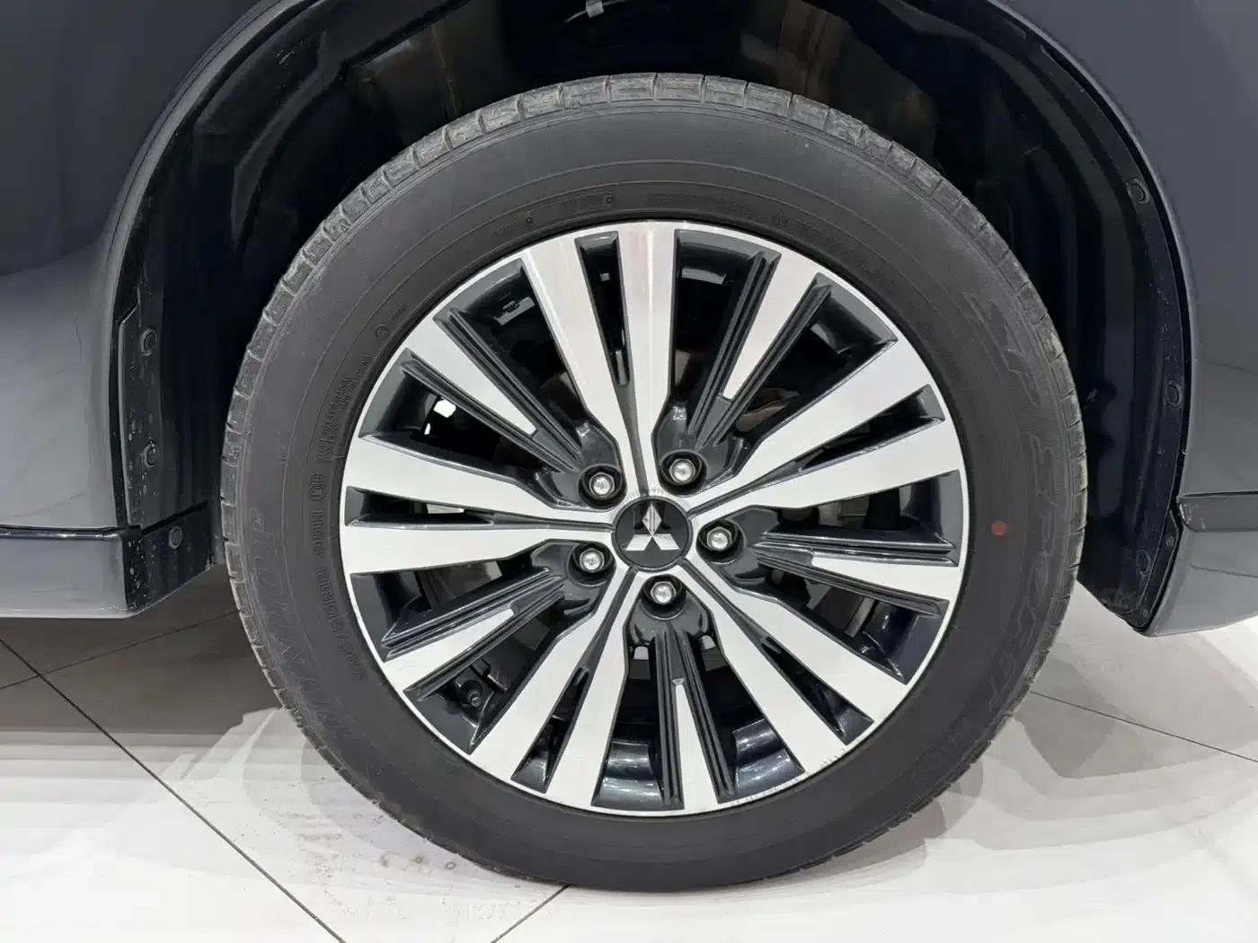 Outlander 2021 Facelift 2.0L 2WD Comfortline 5-Seater — миниатюра 17