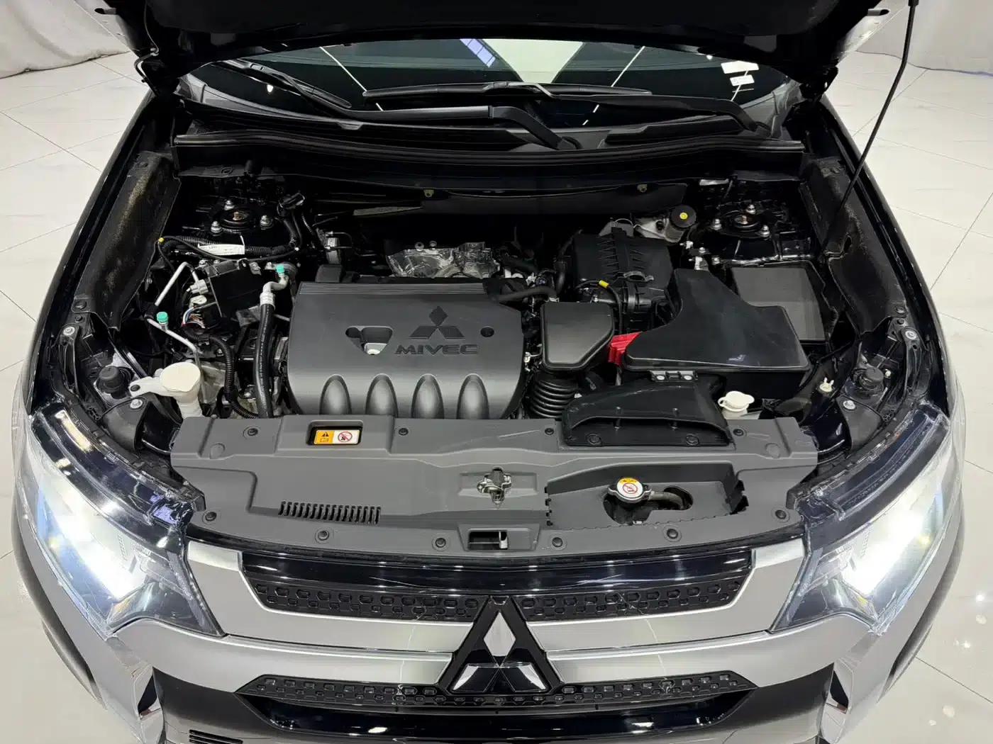 Outlander 2021 Facelift 2.0L 2WD Comfortline 5-Seater — миниатюра 18