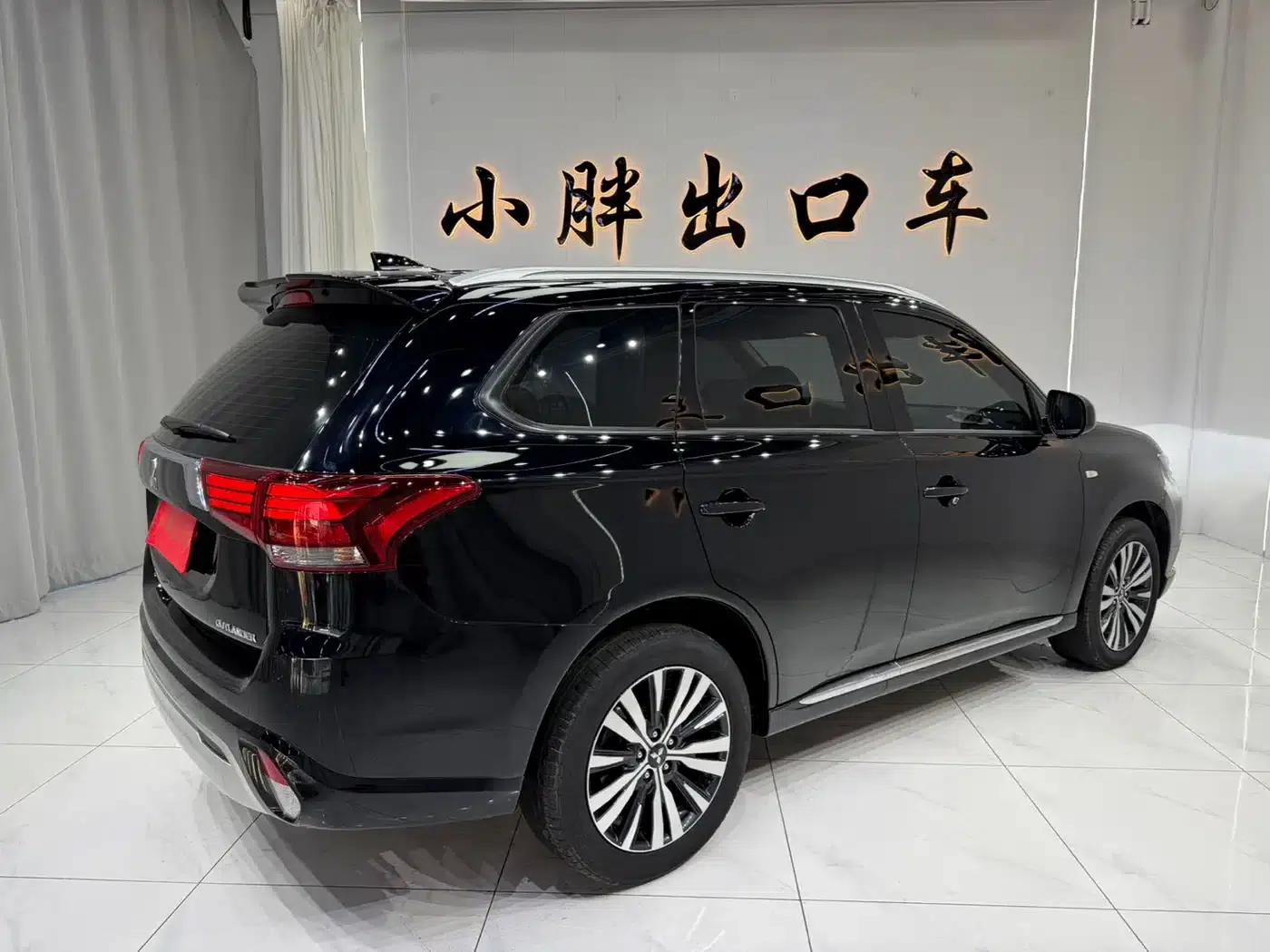 Outlander 2021 Facelift 2.0L 2WD Comfortline 5-Seater — миниатюра 4