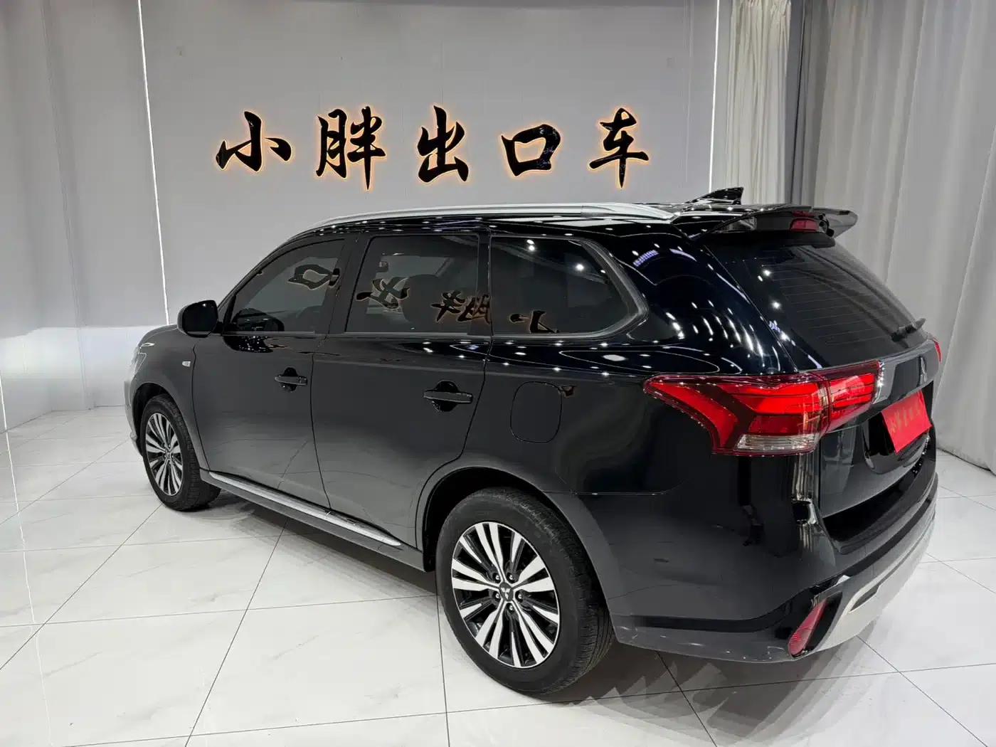Outlander 2021 Facelift 2.0L 2WD Comfortline 5-Seater — миниатюра 6