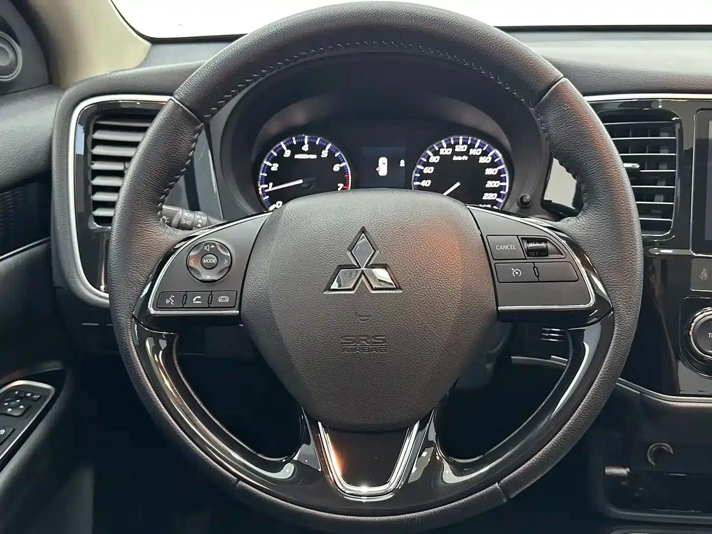 Outlander 2021 Facelift 2.0L 2WD Enjoy Edition 5-Seater — миниатюра 12