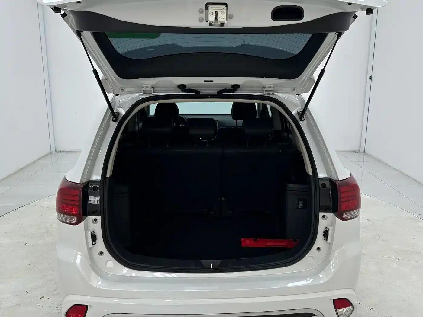 Outlander 2021 Facelift 2.0L 2WD Enjoy Edition 5-Seater — миниатюра 16
