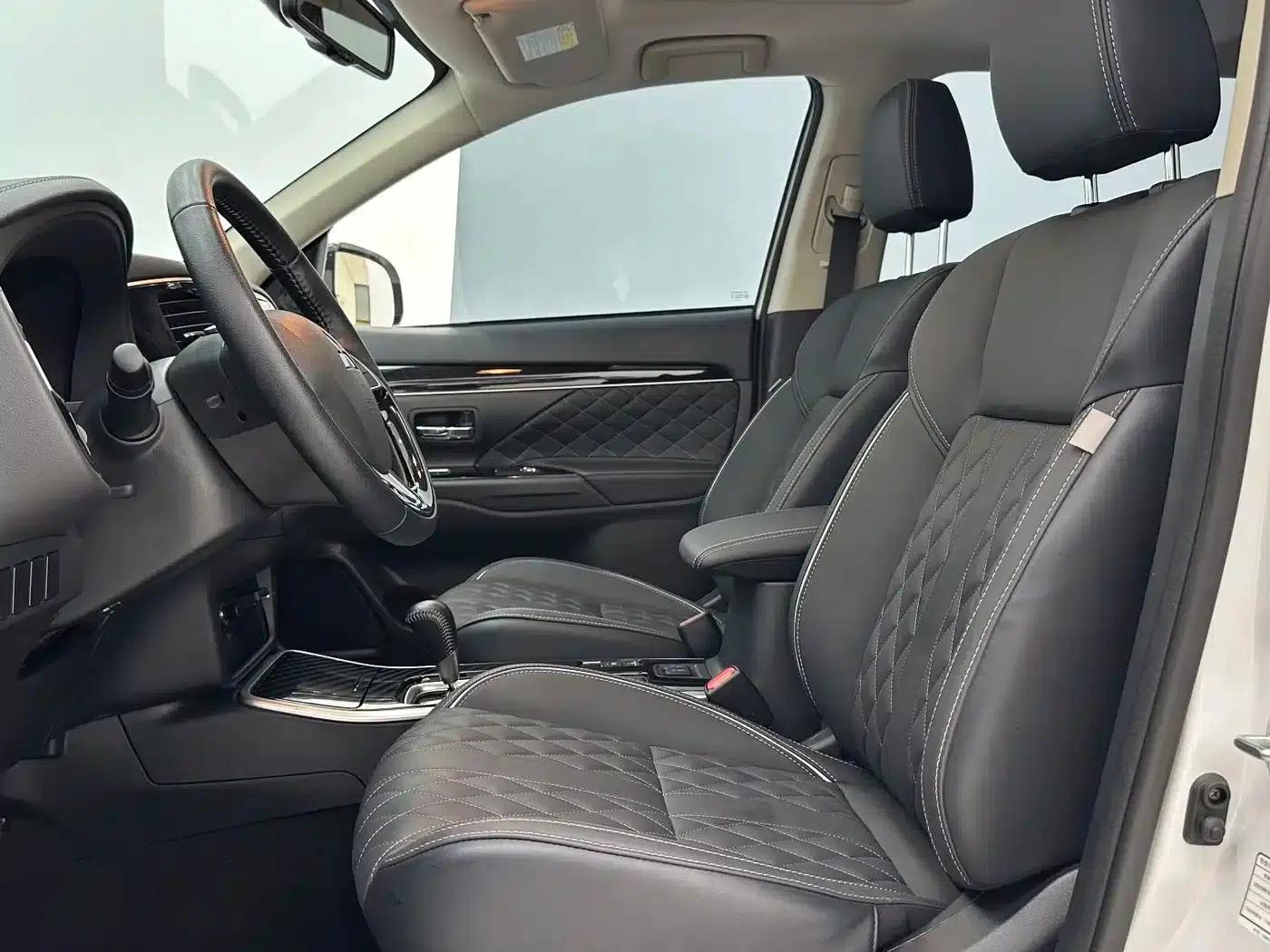 Outlander 2021 Facelift 2.0L 2WD Enjoy Edition 5-Seater — миниатюра 7
