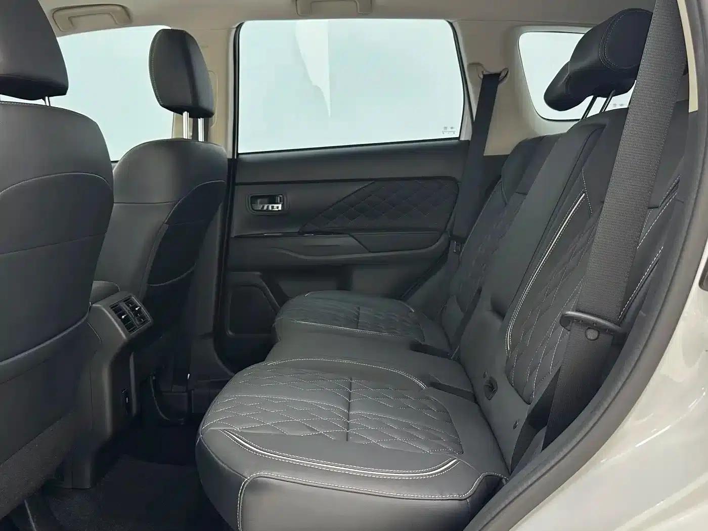 Outlander 2021 Facelift 2.0L 2WD Enjoy Edition 5-Seater — миниатюра 8