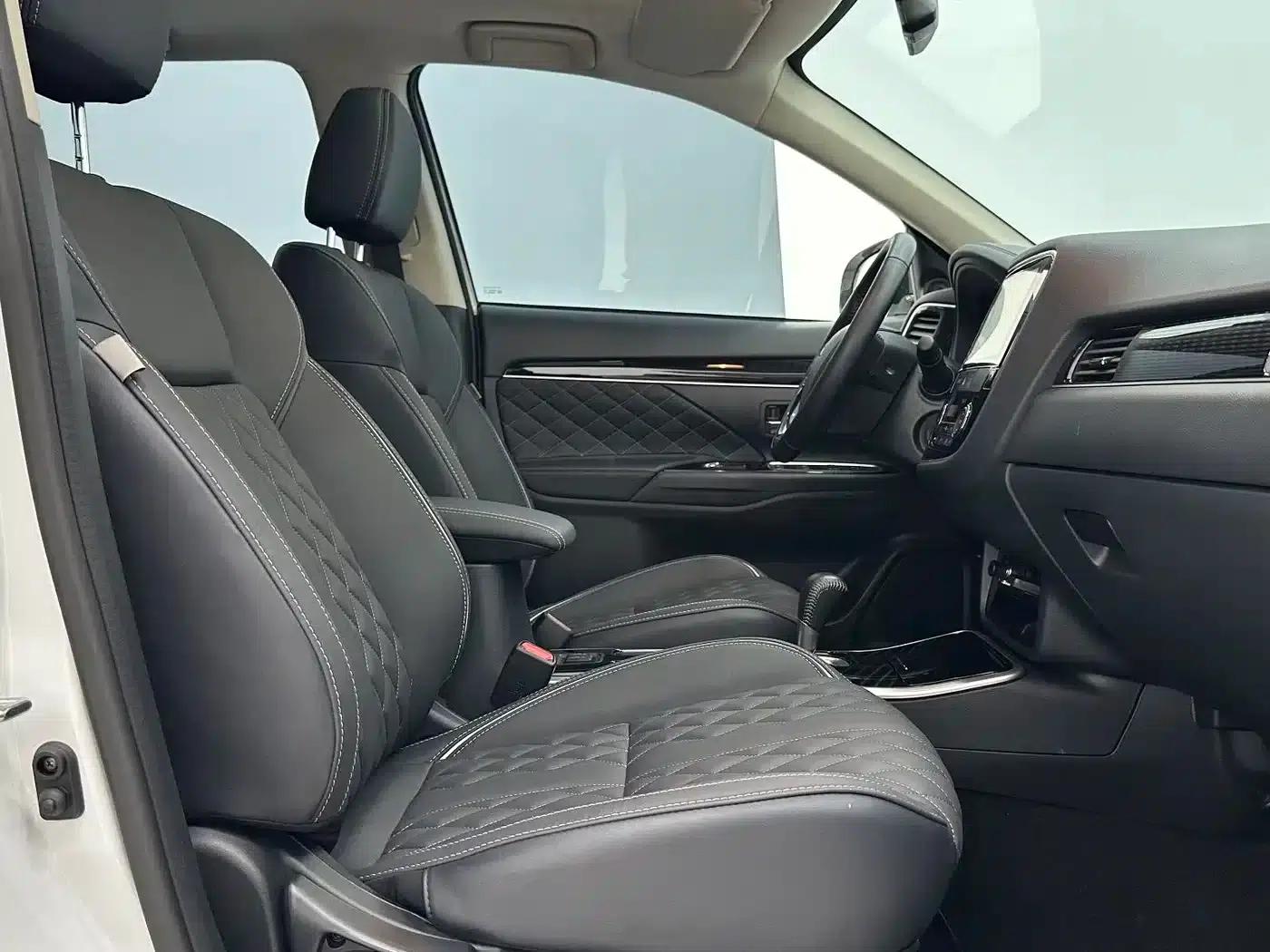 Outlander 2021 Facelift 2.0L 2WD Enjoy Edition 5-Seater — миниатюра 9