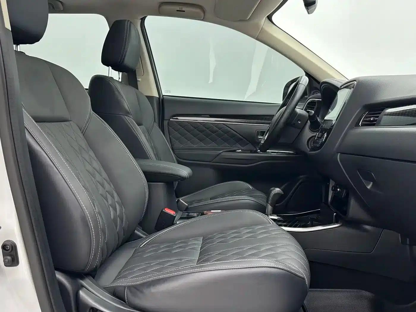 Outlander 2021 2.0L 2WD Dynamic Edition 5-seater — миниатюра 9