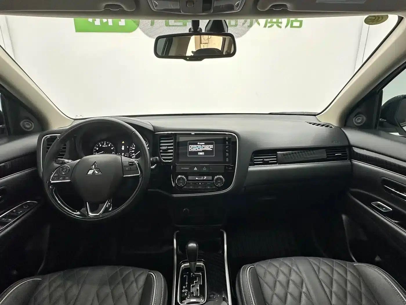 Outlander 2021 2.0L 2WD Dynamic Edition 5-seater — миниатюра 10