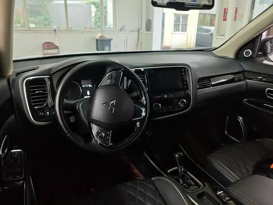 Outlander 2021 Facelift 2.0L 2WD Enjoy Edition 7-Seater — миниатюра 2