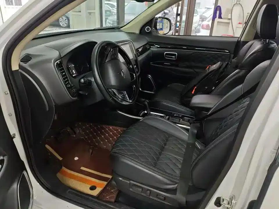 Outlander 2021 Facelift 2.0L 2WD Enjoy Edition 7-Seater — миниатюра 3