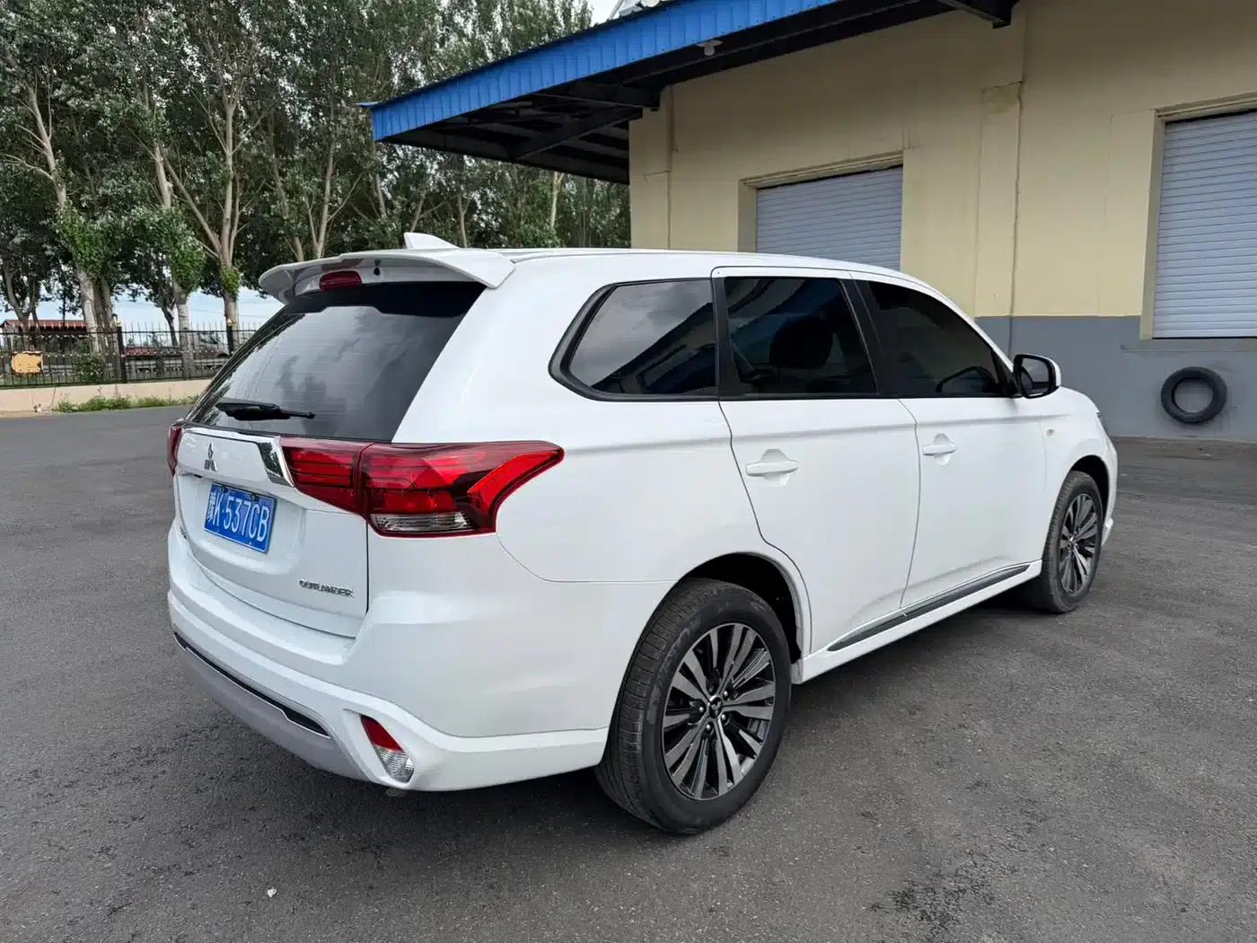 Outlander 2021 Facelift 2.0L 2WD Comfortline 5-Seater — миниатюра 2