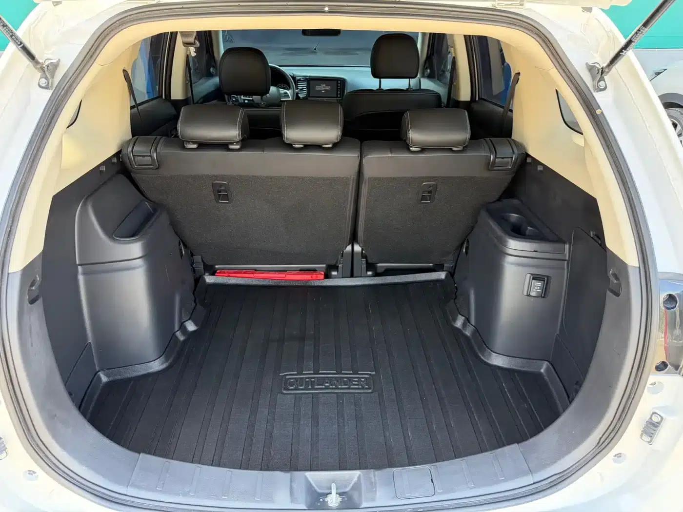 Outlander 2021 Facelift 2.0L 2WD Comfortline 5-Seater — миниатюра 13
