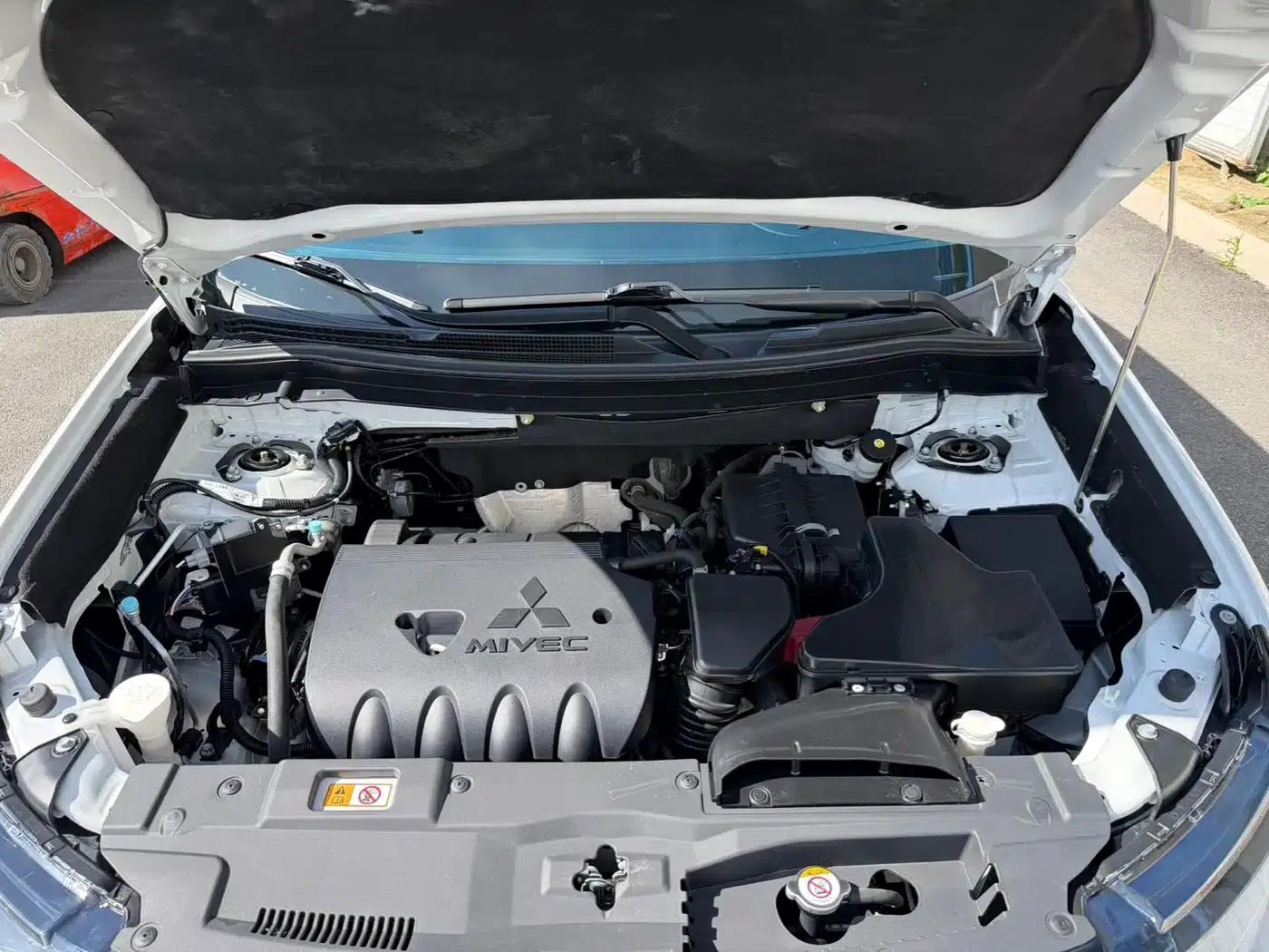 Outlander 2021 Facelift 2.0L 2WD Comfortline 5-Seater — миниатюра 14