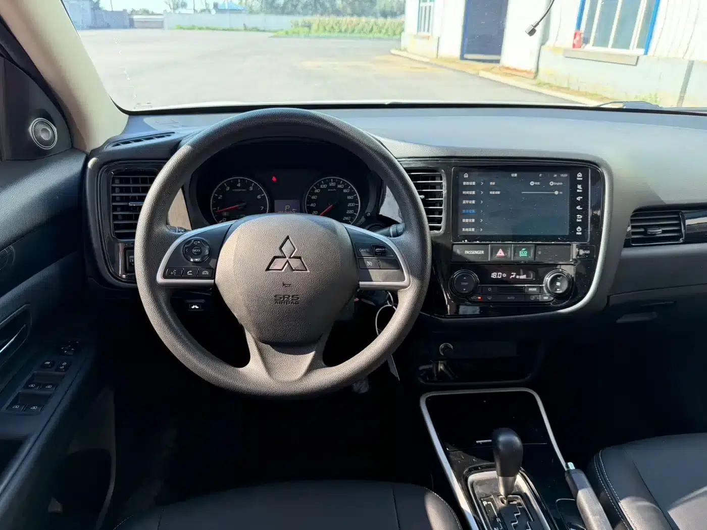Outlander 2021 Facelift 2.0L 2WD Comfortline 5-Seater — миниатюра 16