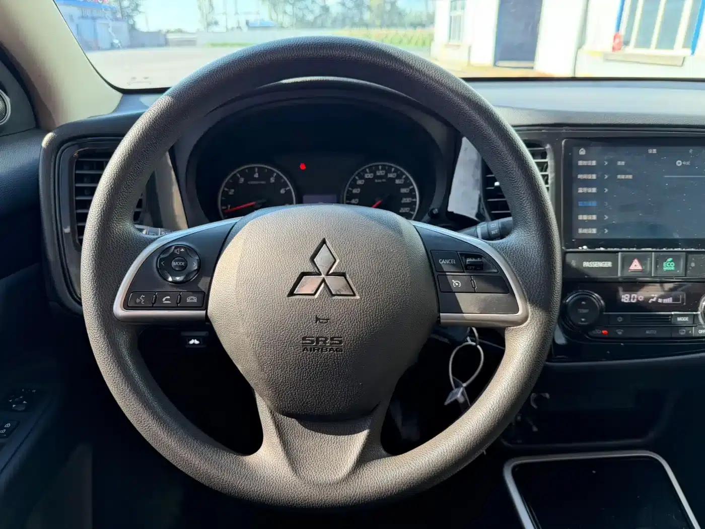 Outlander 2021 Facelift 2.0L 2WD Comfortline 5-Seater — миниатюра 17
