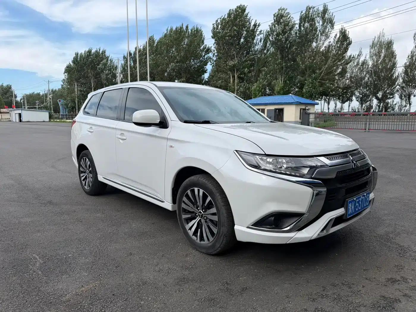 Outlander 2021 Facelift 2.0L 2WD Comfortline 5-Seater — миниатюра 3