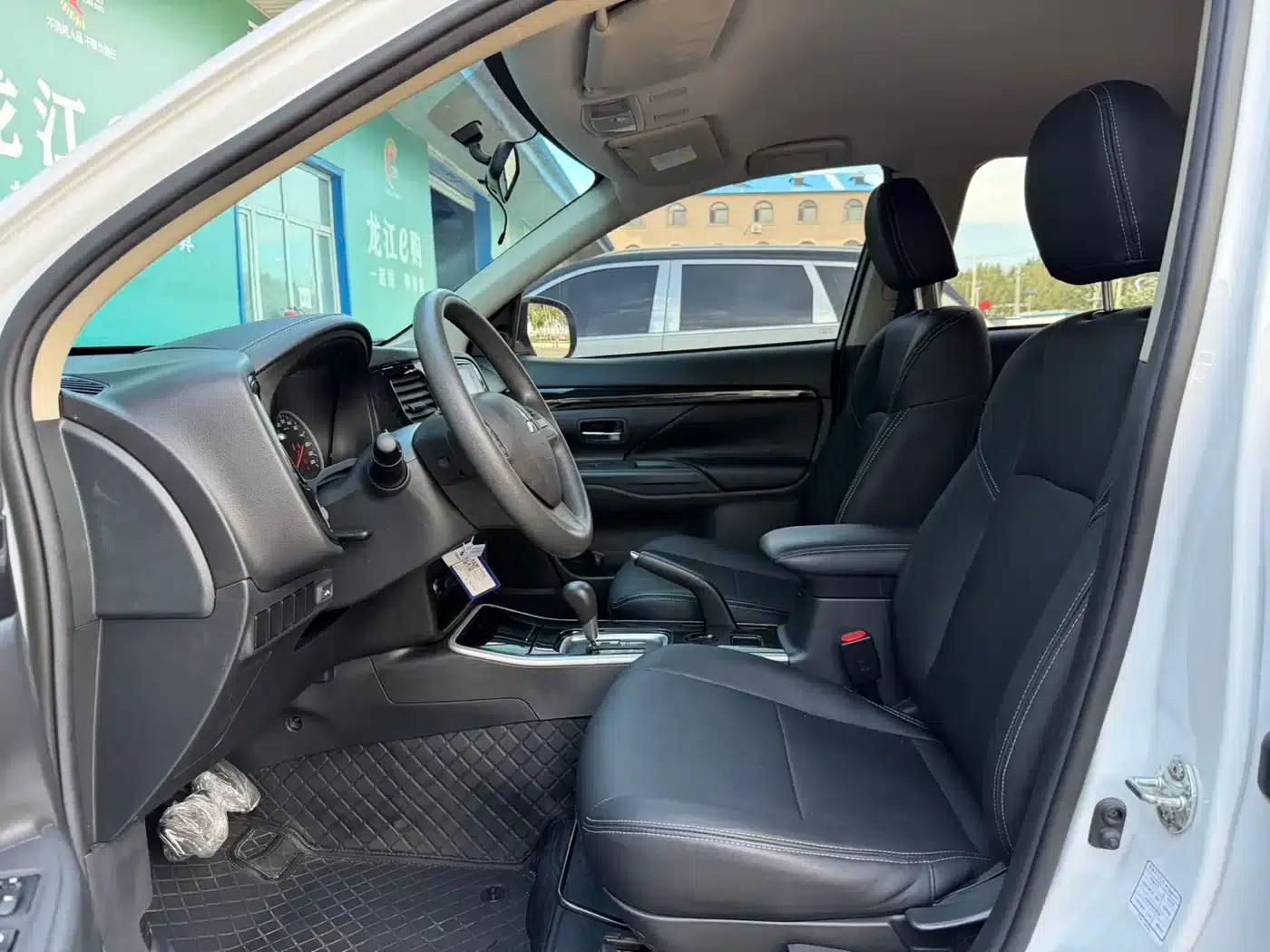 Outlander 2021 Facelift 2.0L 2WD Comfortline 5-Seater — миниатюра 7
