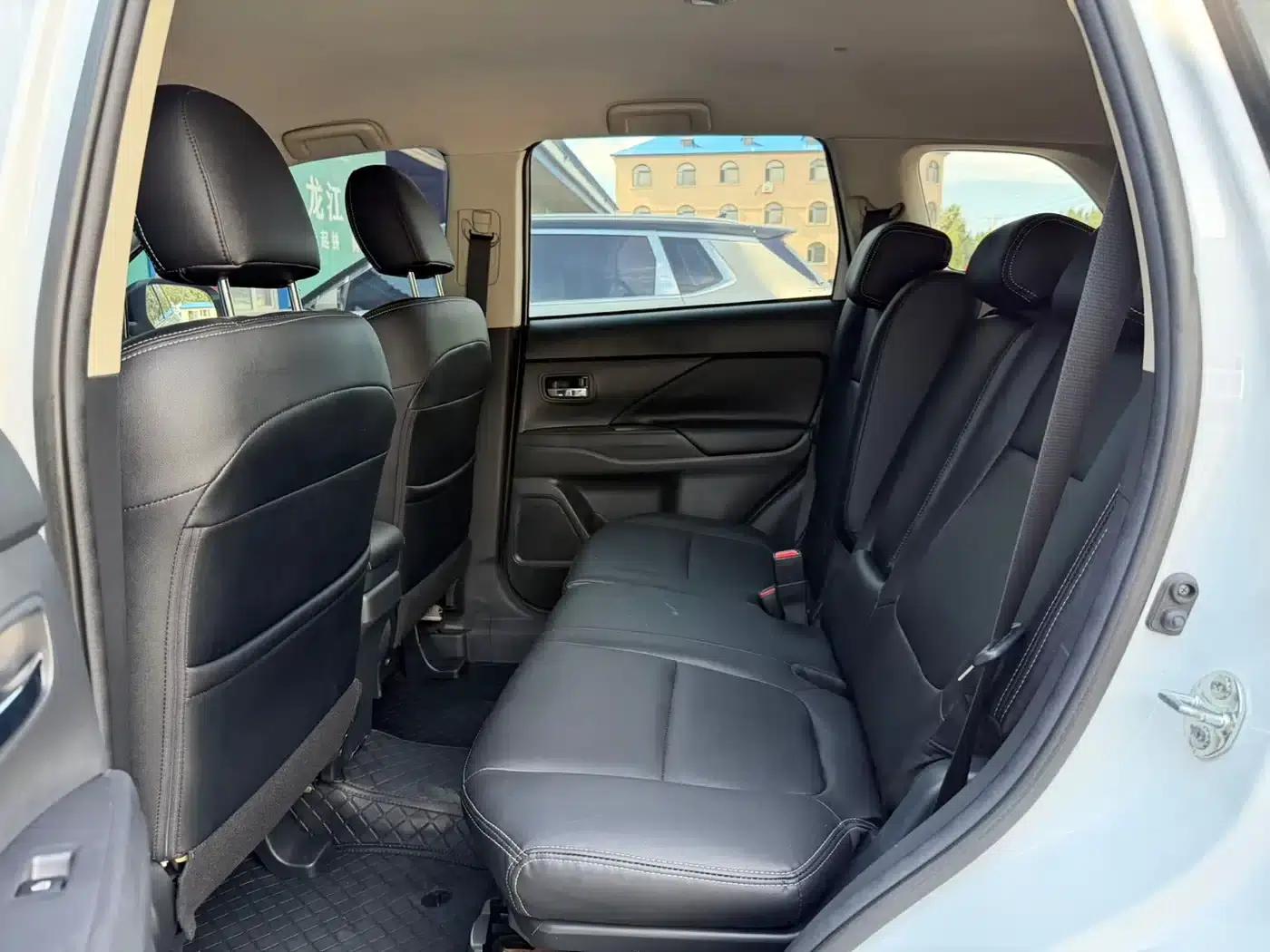 Outlander 2021 Facelift 2.0L 2WD Comfortline 5-Seater — миниатюра 8
