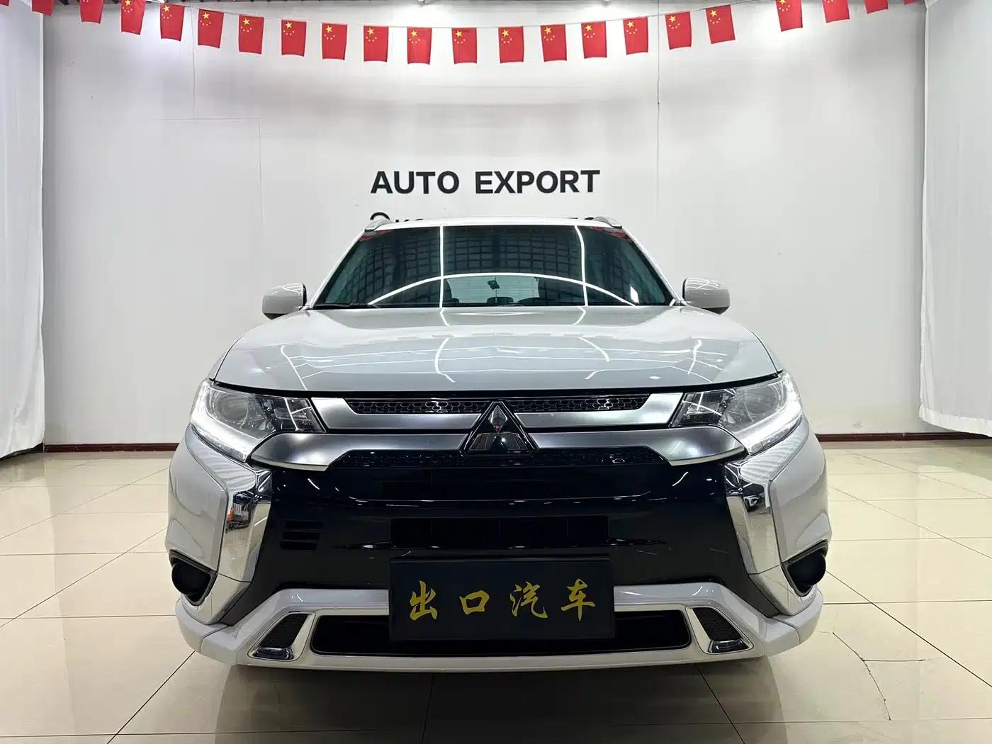 Outlander 2021 2.0L 2WD Comfortline 5-seater — миниатюра 1