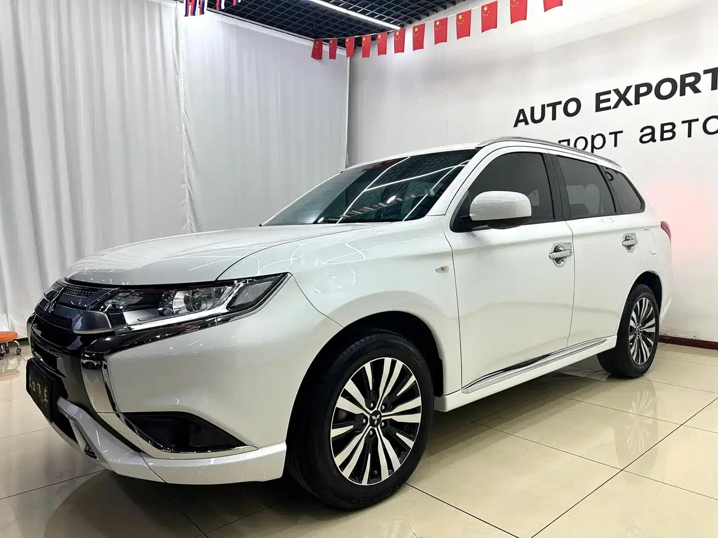 Outlander 2021 2.0L 2WD Comfortline 5-seater — миниатюра 2