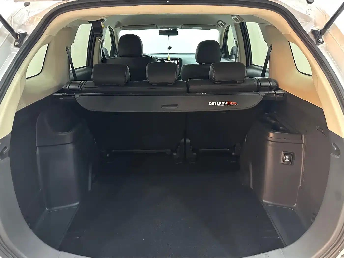 Outlander 2021 2.0L 2WD Comfortline 5-seater — миниатюра 12