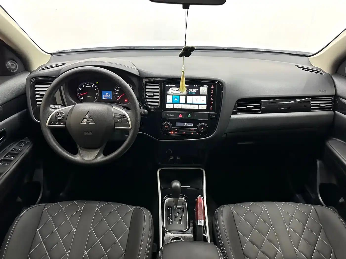 Outlander 2021 2.0L 2WD Comfortline 5-seater — миниатюра 13
