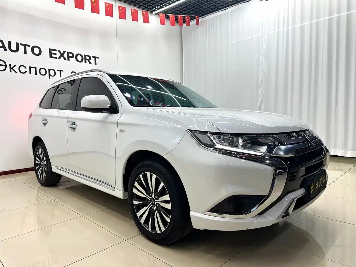 Outlander 2021 2.0L 2WD Comfortline 5-seater — миниатюра 3