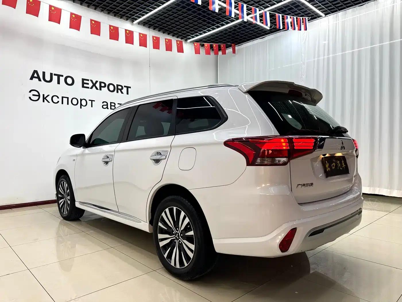 Outlander 2021 2.0L 2WD Comfortline 5-seater — миниатюра 6