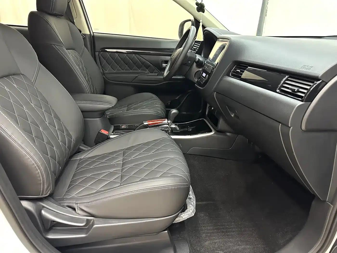 Outlander 2021 2.0L 2WD Comfortline 5-seater — миниатюра 10