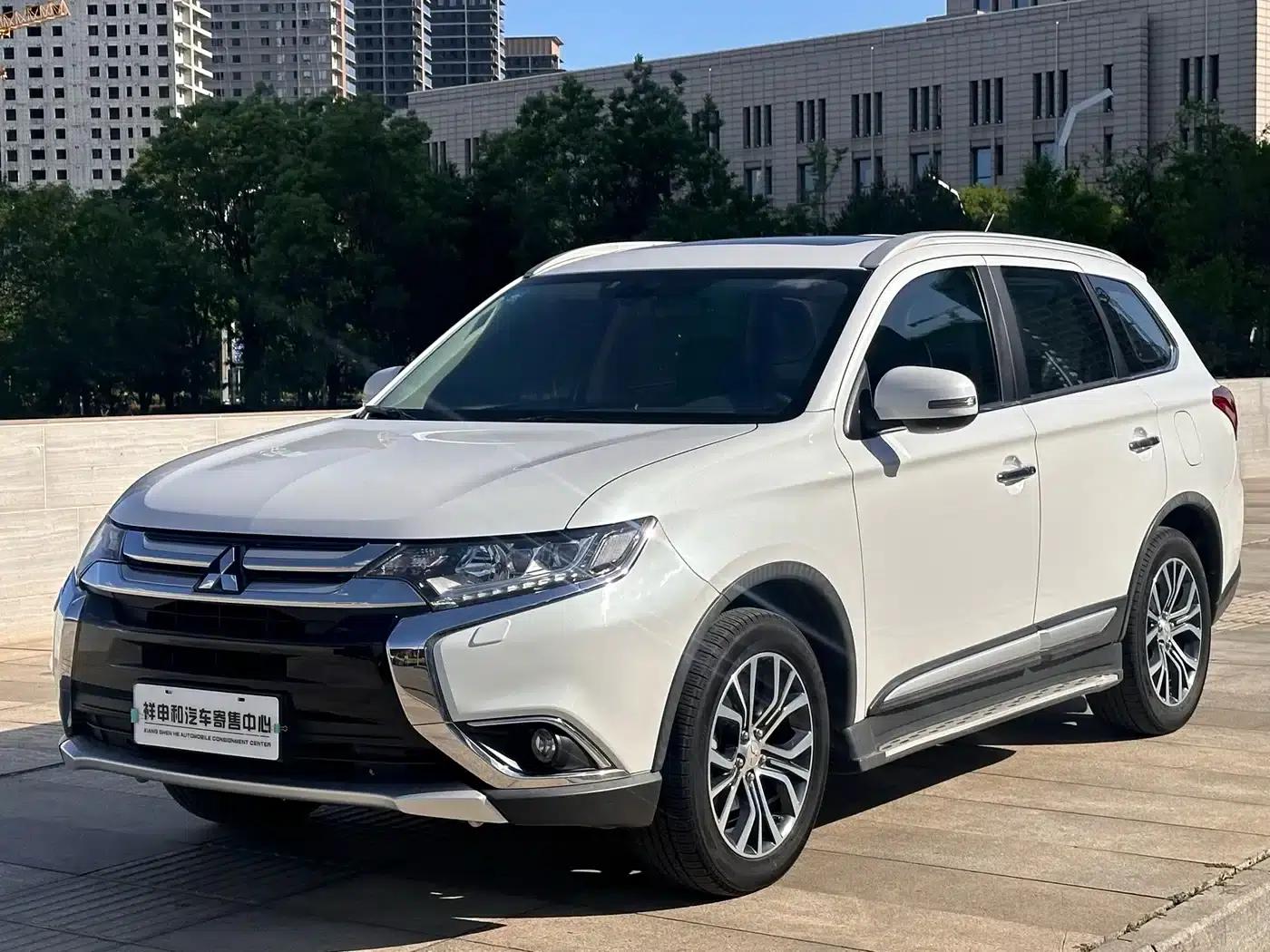 Outlander 2018 2.4L 4WD Elite Edition 5-seater — миниатюра 1