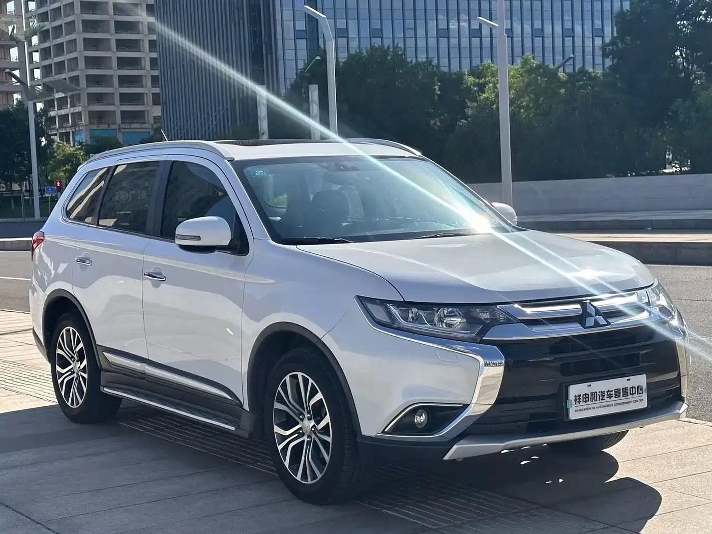 Outlander 2018 2.4L 4WD Elite Edition 5-seater — миниатюра 2