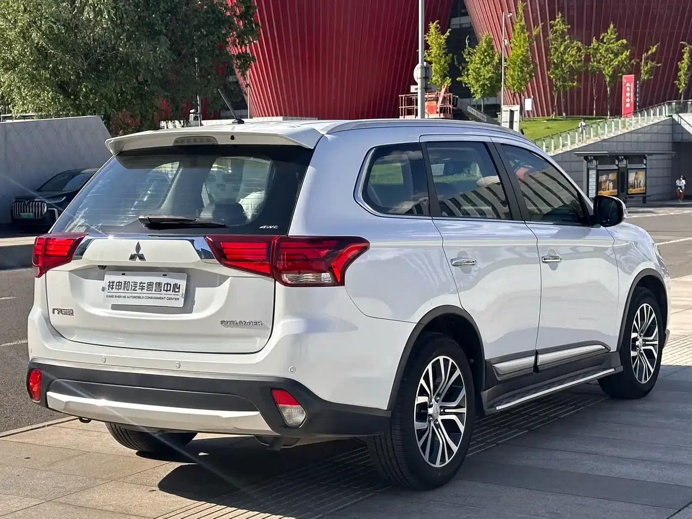 Outlander 2018 2.4L 4WD Elite Edition 5-seater — миниатюра 13