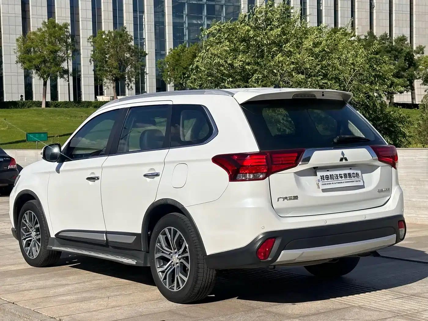 Outlander 2018 2.4L 4WD Elite Edition 5-seater — миниатюра 14