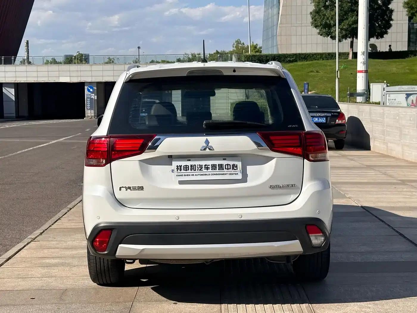 Outlander 2018 2.4L 4WD Elite Edition 5-seater — миниатюра 15