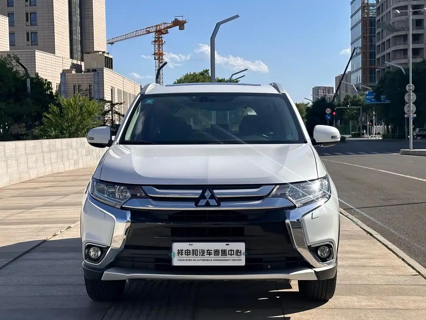 Outlander 2018 2.4L 4WD Elite Edition 5-seater — миниатюра 3