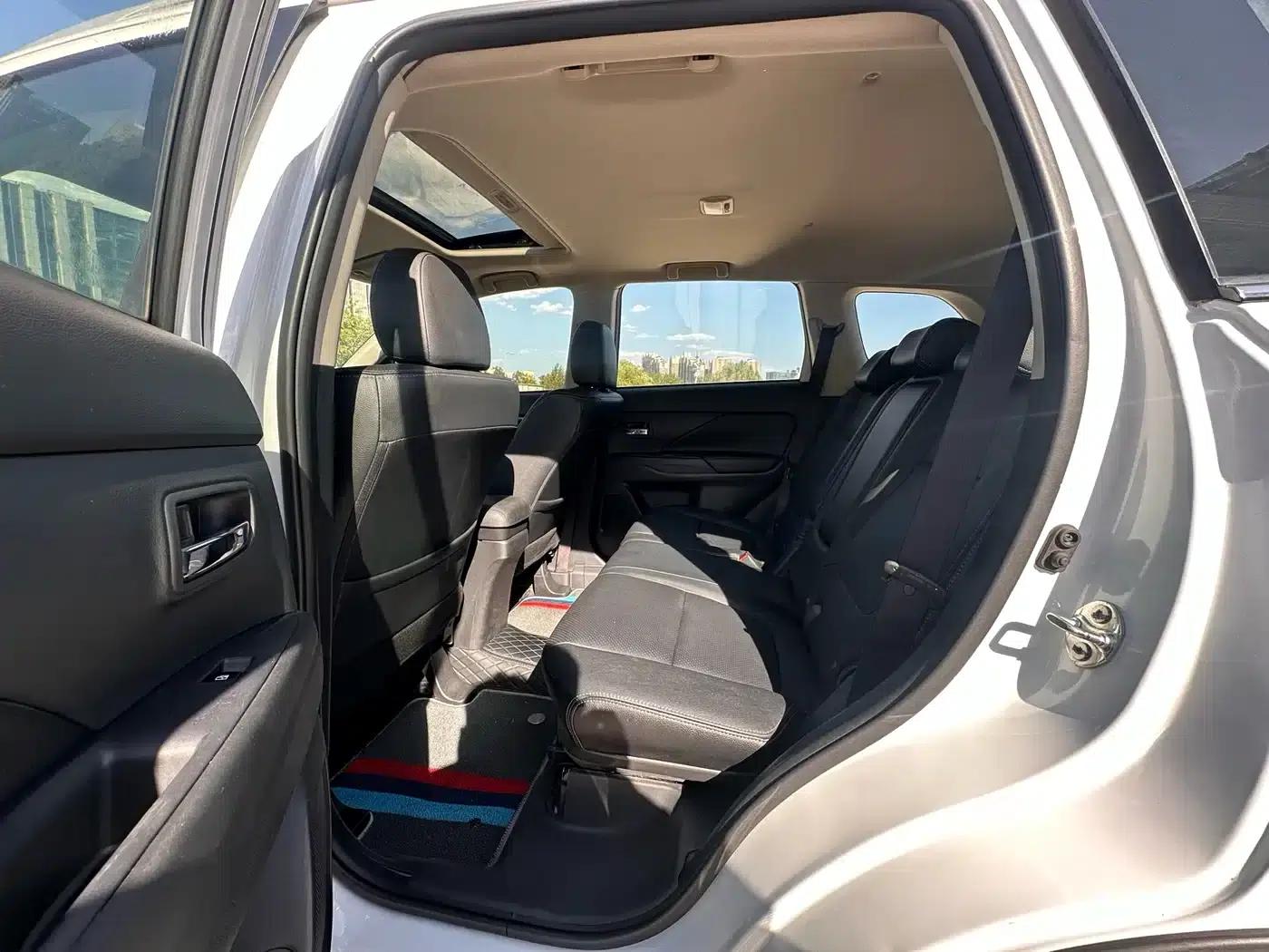Outlander 2018 2.4L 4WD Elite Edition 5-seater — миниатюра 5