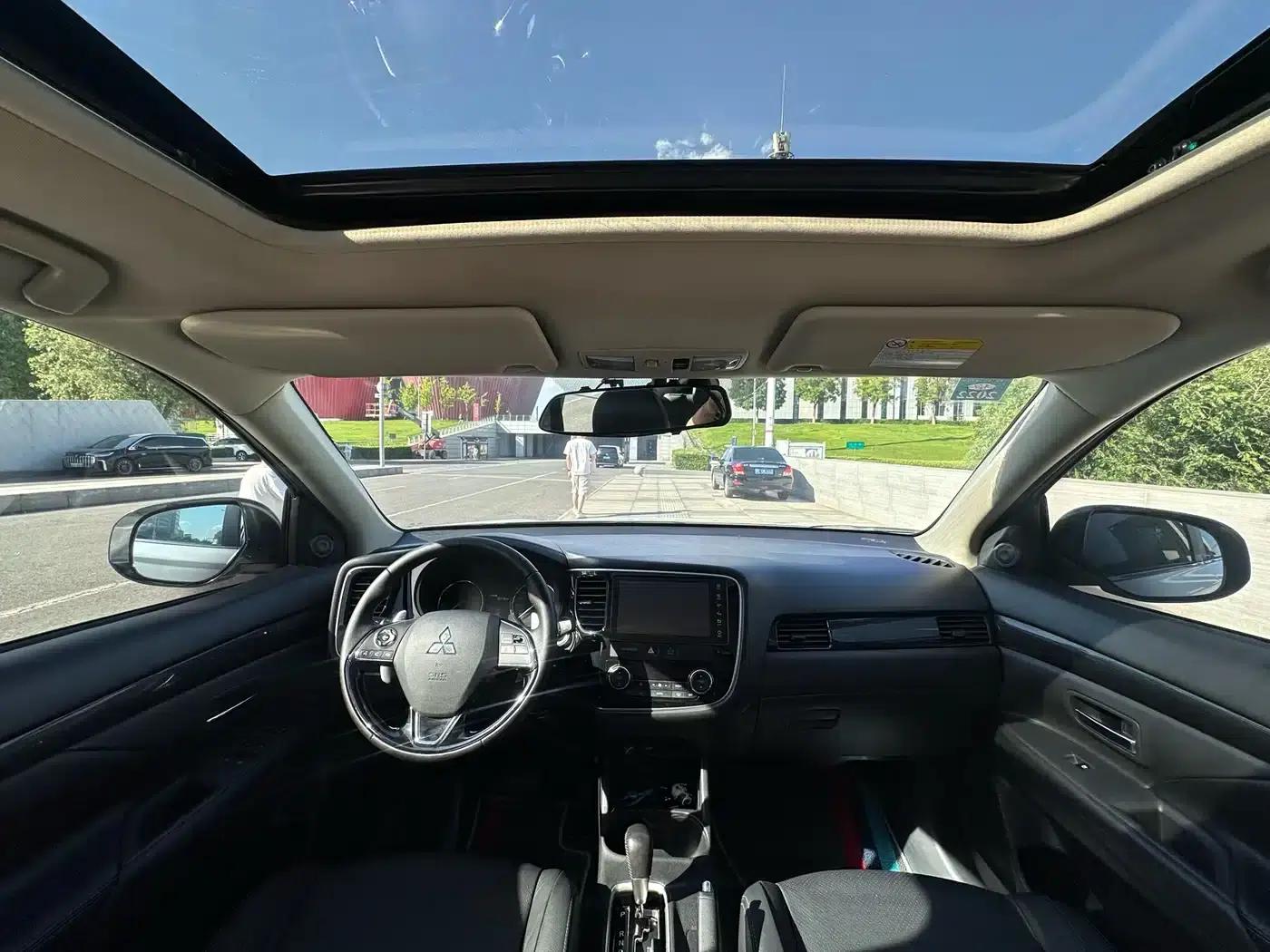 Outlander 2018 2.4L 4WD Elite Edition 5-seater — миниатюра 6